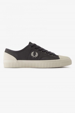 Fred Perry Low Hughes Skor Herr Gunmetal / Ecru | SEEAH40169