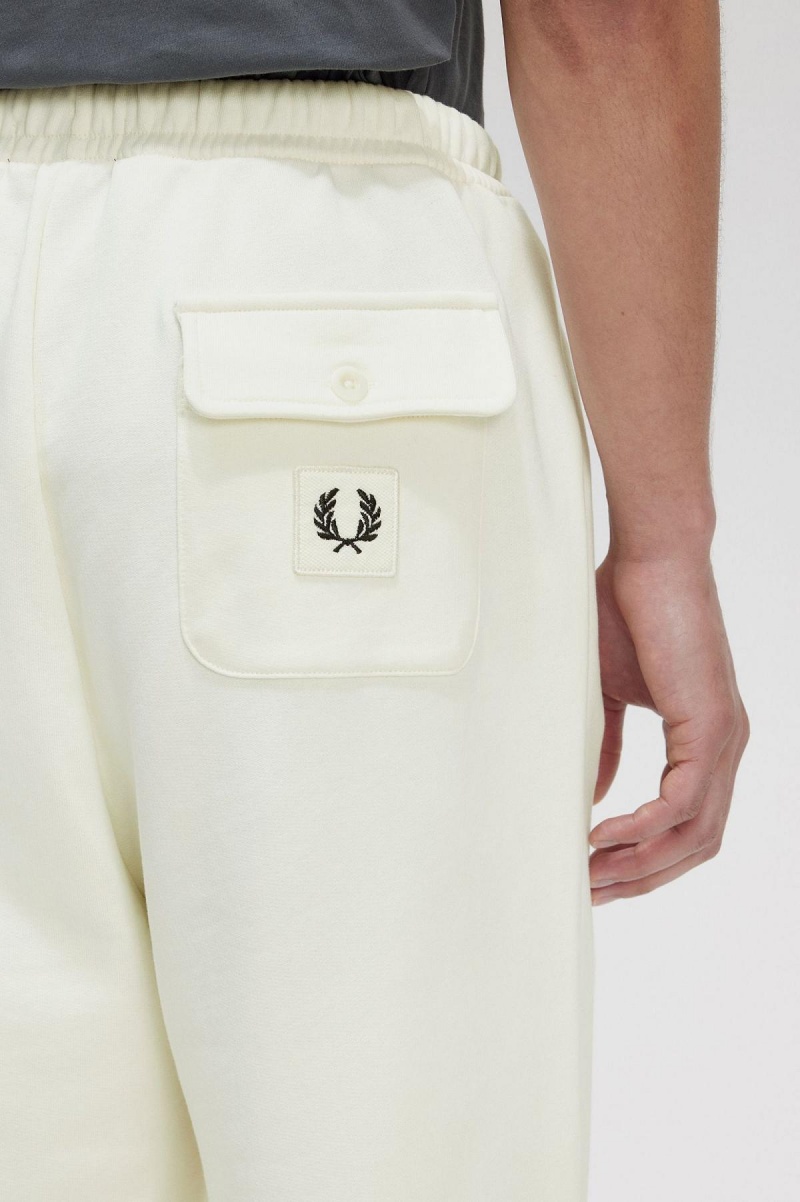 Fred Perry Badge Detail Track Pants Långbyxor Herr Ecru | ASEDF54859